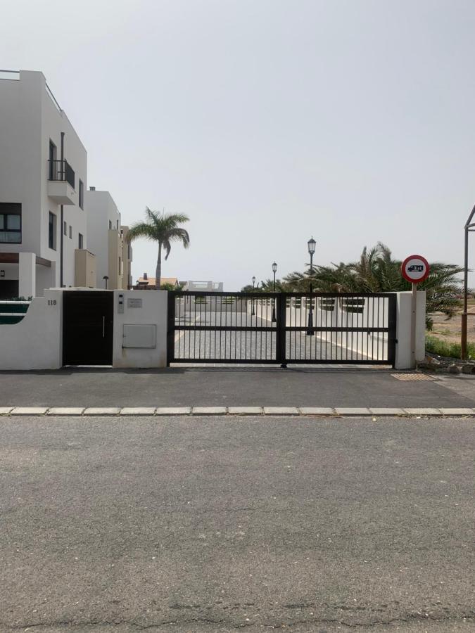 Sunny Luxury Apartment With Two Great Sunny - Level Terraces, Two Swimming Pools, In A New Complex Pueblo Majorero, Close To Fuerteventura Golf Club, Next To The Beach , Atlantico Shopping Mall And Casino In Caleta De Fuste Dış mekan fotoğraf